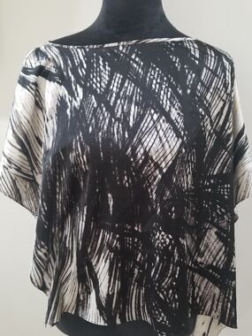 Vince Camuto Caviar Black and White Abstract Brushstroke Tunic